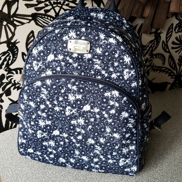Michael Kors Handbags - ⚡LAST DAY TO PURCHASE⚡ Michael Kors Abbey Backpack